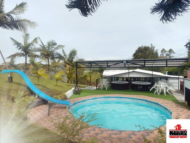 Casa de 7 alcobas en arriendo en Guarne, 500 m² · foto 4 de 24