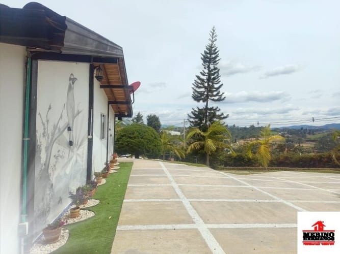 Casa de 7 alcobas en arriendo en Guarne, 500 m² · foto 6 de 24