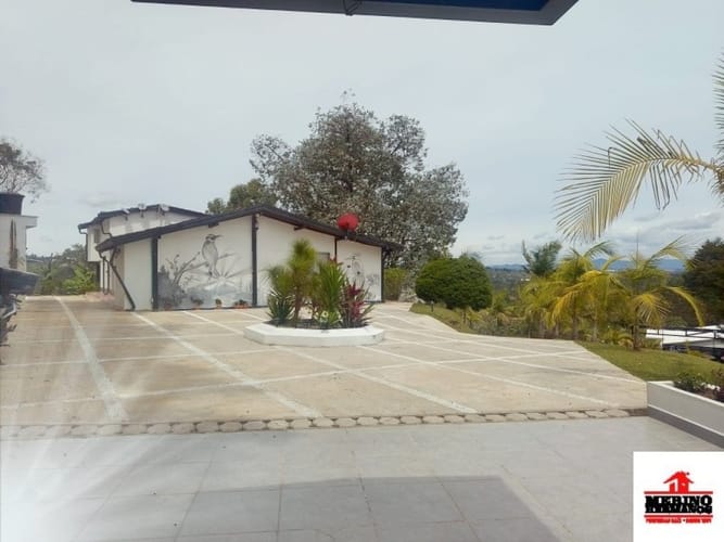 Casa de 7 alcobas en arriendo en Guarne, 500 m² · foto 10 de 24