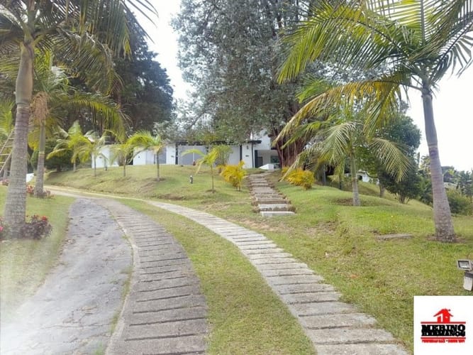 Casa de 7 alcobas en arriendo en Guarne, 500 m² · foto 13 de 24