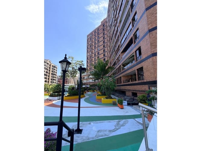 Apartamento de 3 alcobas en venta en Santa Teresita, Cali, 200 m² · foto 1 de 24