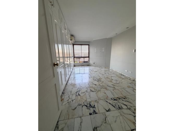 Apartamento de 3 alcobas en venta en Santa Teresita, Cali, 200 m² · foto 23 de 24