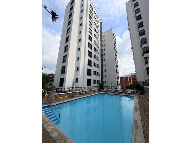 Apartamento de 3 alcobas en venta en Santa Teresita, Cali, 147 m² · foto 2 de 24
