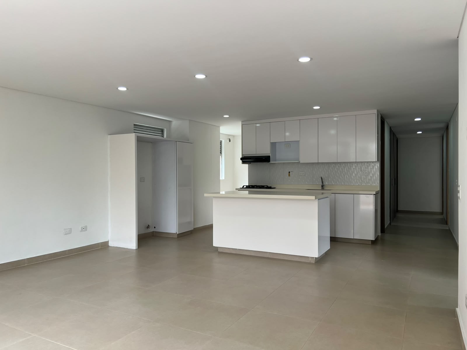 Apartamento en arriendo en Loma Benedictinos, Envigado · foto 3 de 16