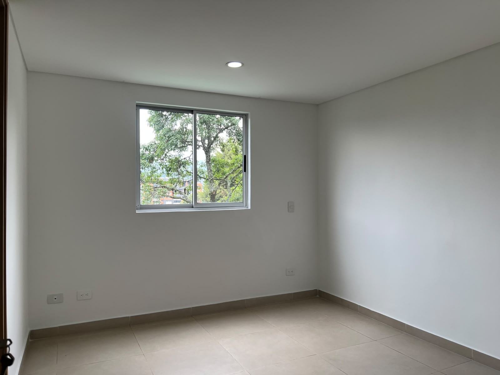 Apartamento en arriendo en Loma Benedictinos, Envigado · foto 10 de 16