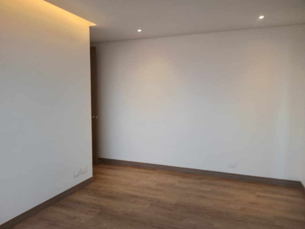 Apartamento en arriendo en El Poblado, Medellín · foto 3 de 17