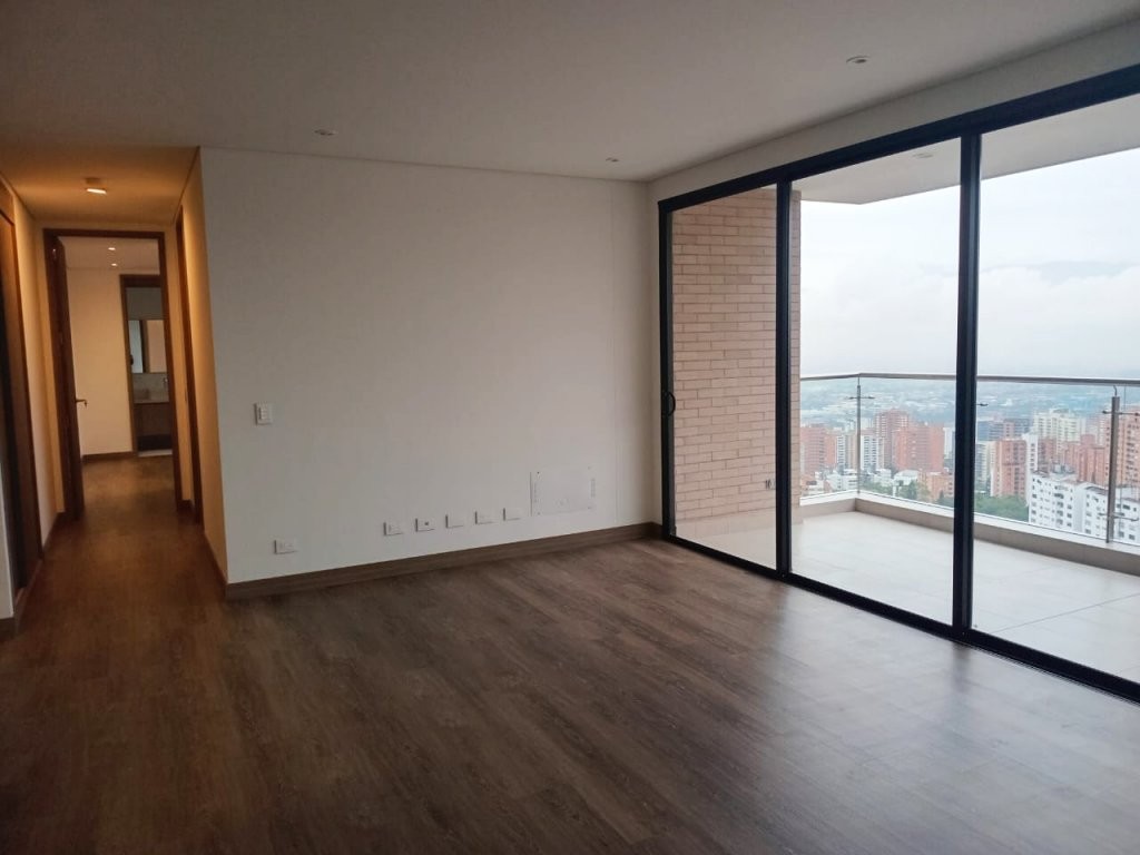 Apartamento en arriendo en El Poblado, Medellín · foto 2 de 17