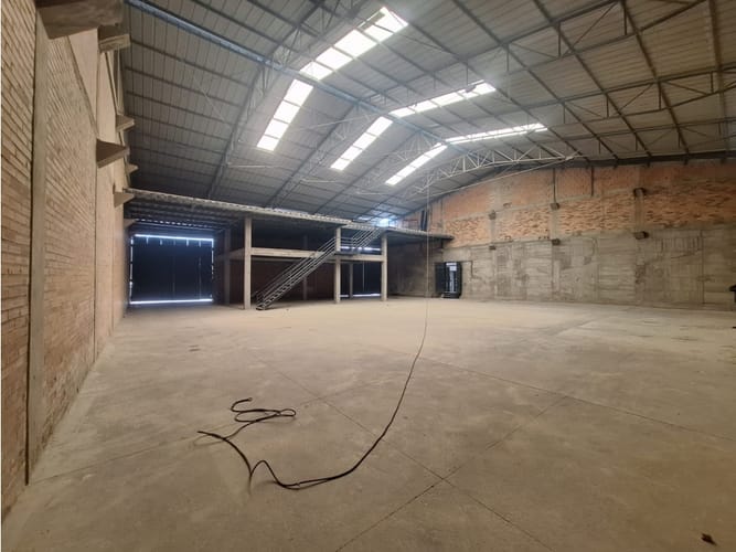 Bodega en arriendo en Uaecd 007, Soacha, 950 m² · foto 2 de 12