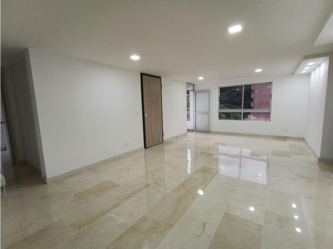 Apartamento en venta en La Castellana, Medellín · foto 2 de 20