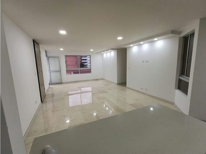 Apartamento en venta en La Castellana, Medellín · foto 3 de 20