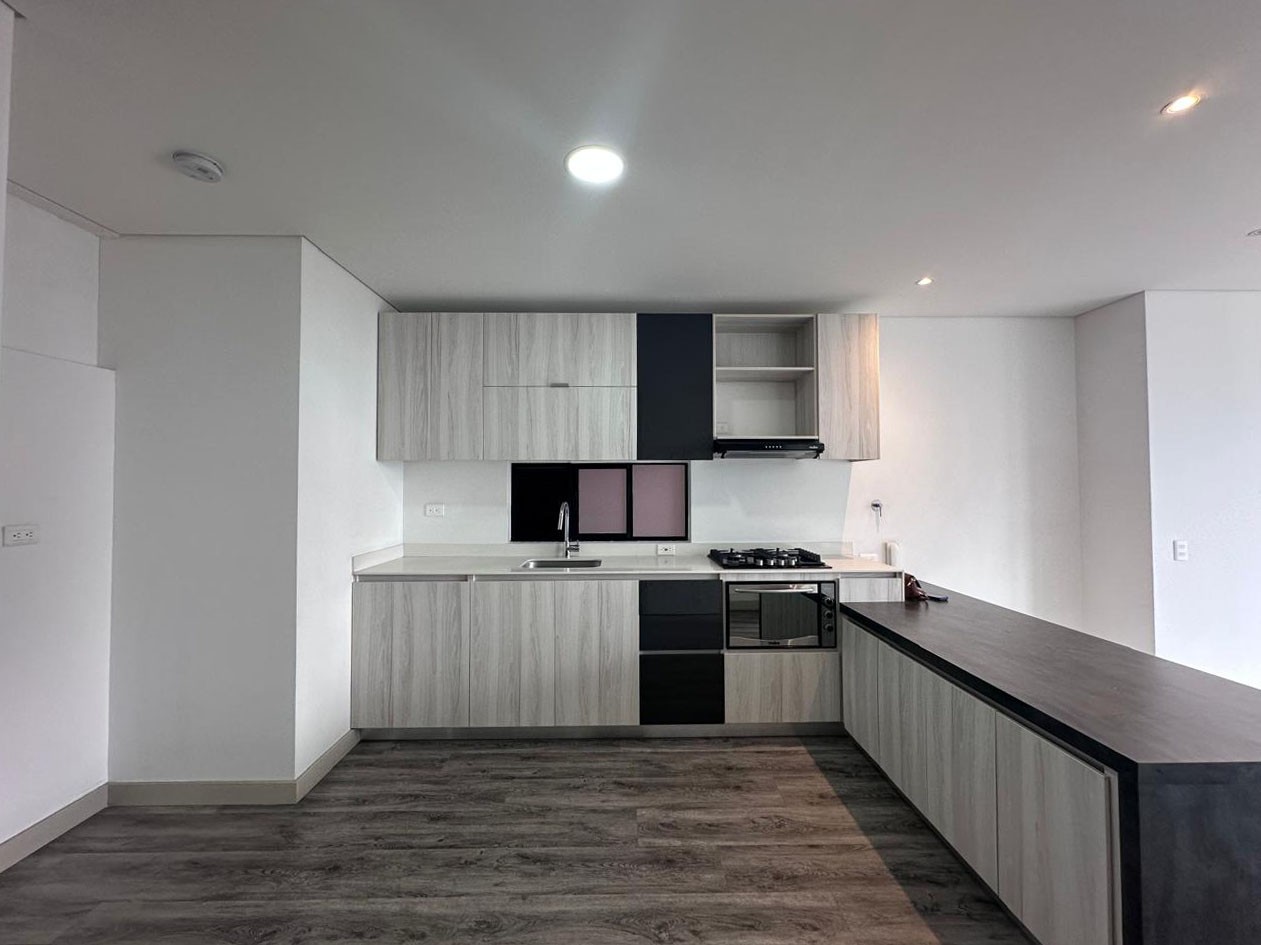 Apartamento en arriendo en El Poblado, Medellín · foto 2 de 16