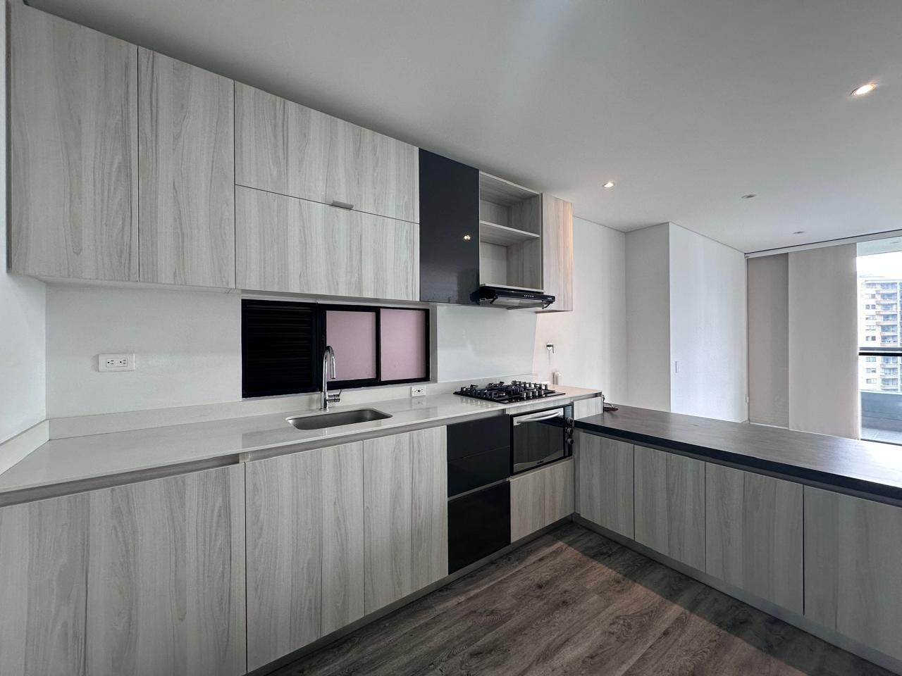Apartamento en arriendo en El Poblado, Medellín · foto 14 de 16