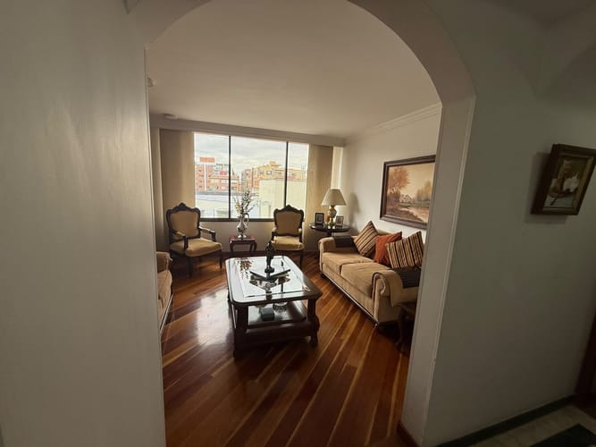 Apartamento de 3 alcobas en venta en Santa Barbara Occidental, Bogotá, 154 m² · foto 2 de 18