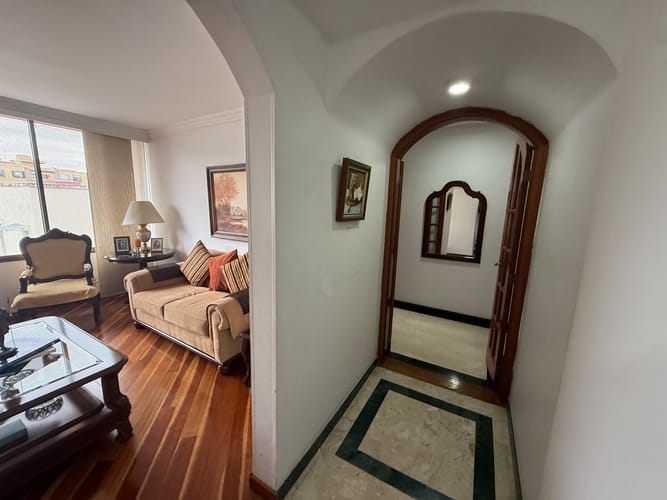 Apartamento de 3 alcobas en venta en Santa Barbara Occidental, Bogotá, 154 m² · foto 3 de 18