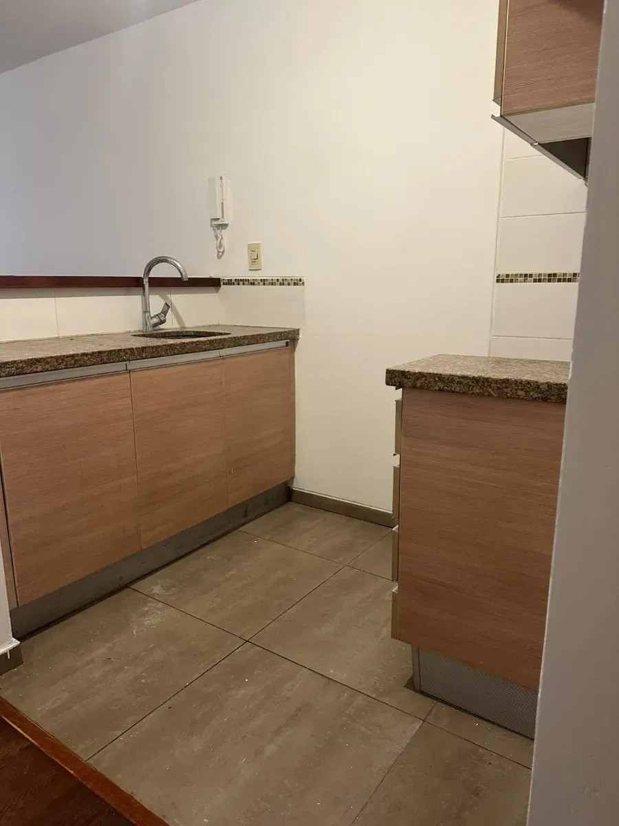 ALQUILER EN POCITOS DE 1 DORMITORIO MAS GARAJE INLCUIDO, PISO 4 AL FRENTE, 2 TERRAZAS, PORTERIA 24HS · Foto 4