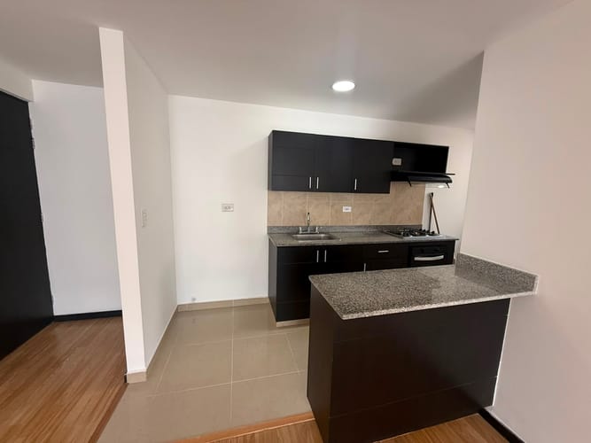 Apartamento de 3 alcobas en arriendo en Los Balsos, Medellín, 85 m² · foto 2 de 16
