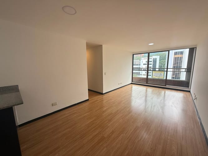Apartamento de 3 alcobas en arriendo en Los Balsos, Medellín, 85 m² · foto 3 de 16