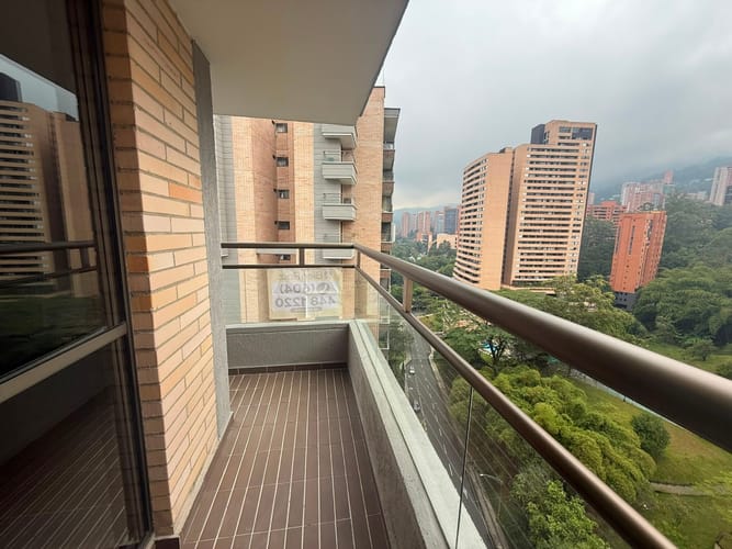Apartamento de 3 alcobas en arriendo en Los Balsos, Medellín, 85 m² · foto 5 de 16