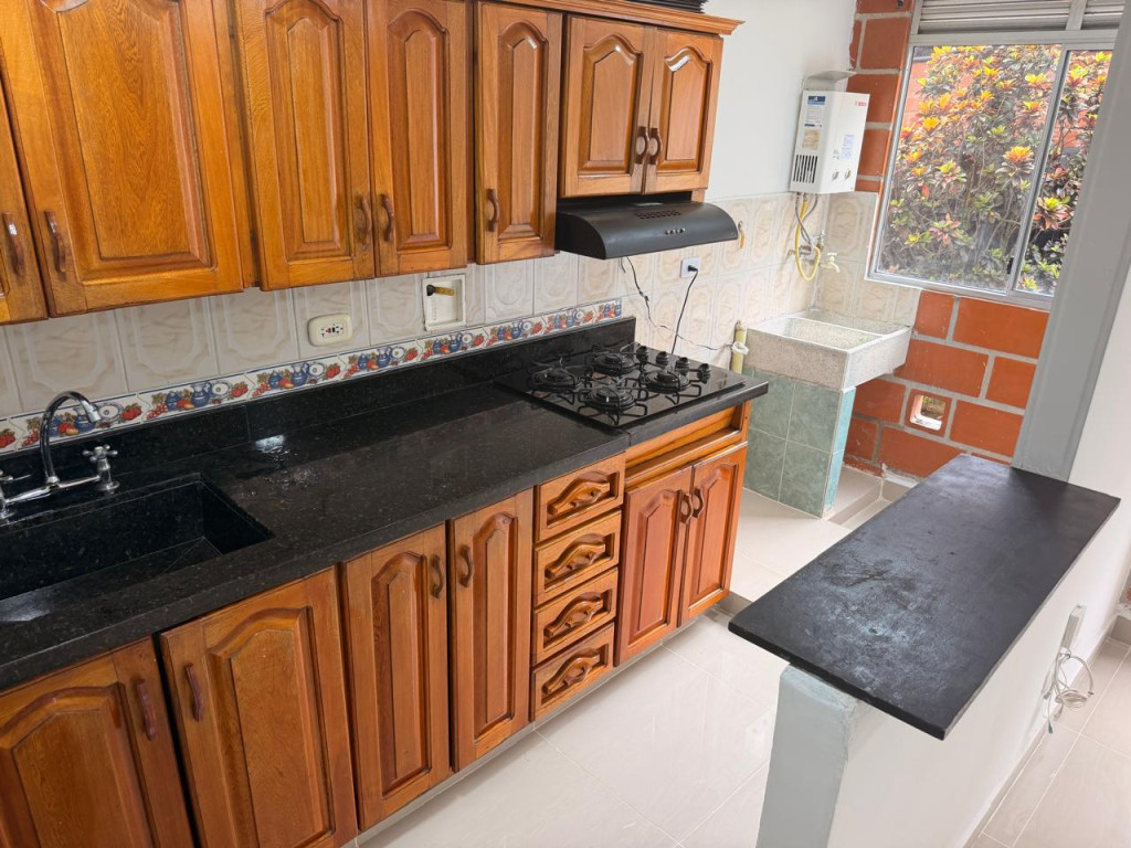Apartamento en arriendo en Rodeo Alto, Medellín · foto 3 de 19