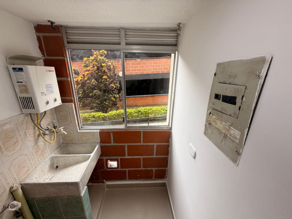 Apartamento en arriendo en Rodeo Alto, Medellín · foto 4 de 19