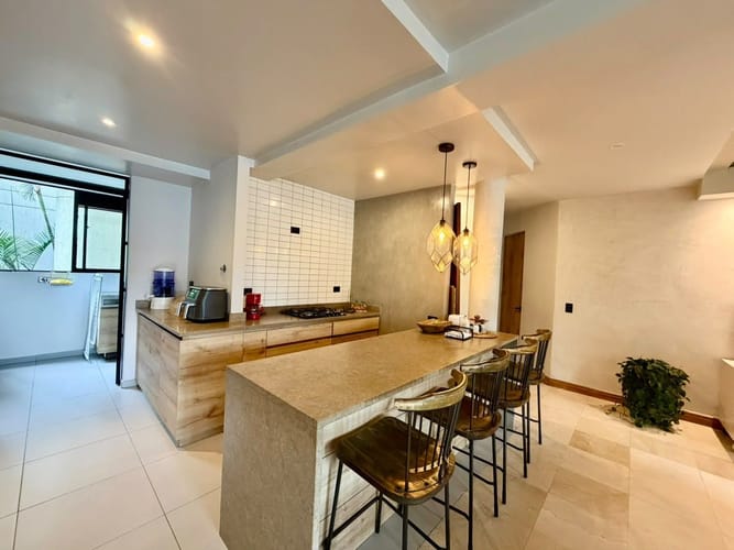 Apartamento de 3 alcobas en arriendo en Los Balsos, Medellín, 170 m² · foto 6 de 13