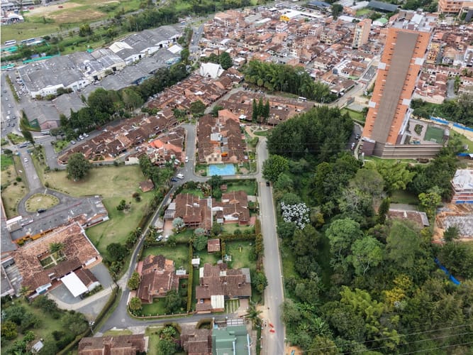 Lote en venta en Centro, Rionegro, 7800 m² · foto 4 de 19