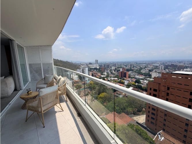 Apartamento de 3 alcobas en venta en Santa Monica, Cali, 179 m² · foto 2 de 24