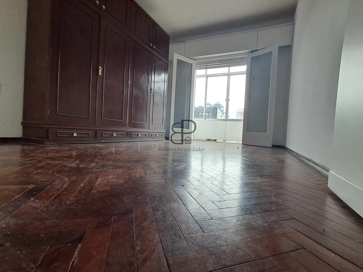 Alquiler Apartamento 2 Dormitorios La Comercial con balcon · Foto 9