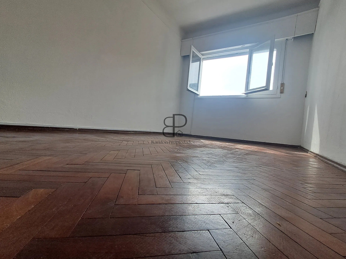 Alquiler Apartamento 2 Dormitorios La Comercial con balcon · Foto 11