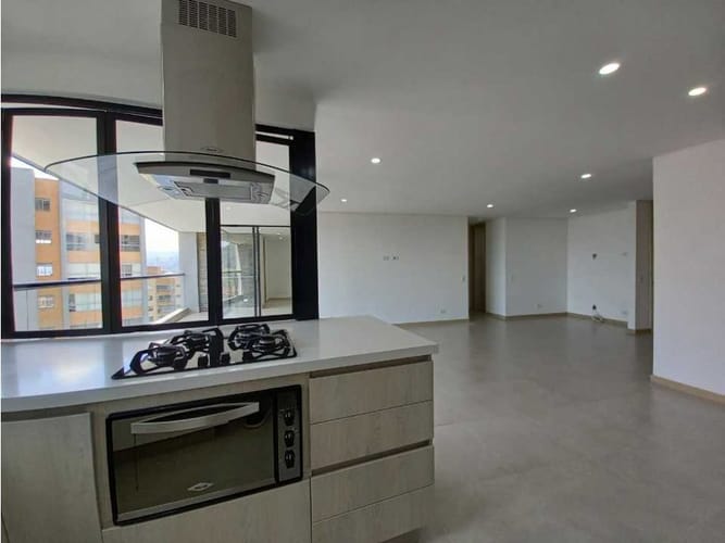 Apartamento de 3 alcobas en venta en Loma De Las Brujas, Envigado, 147 m² · foto 3 de 22