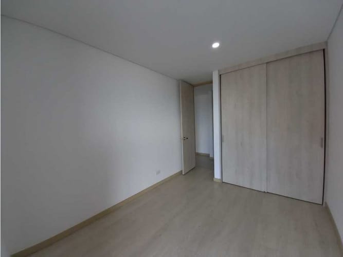 Apartamento de 3 alcobas en venta en Loma De Las Brujas, Envigado, 147 m² · foto 7 de 22