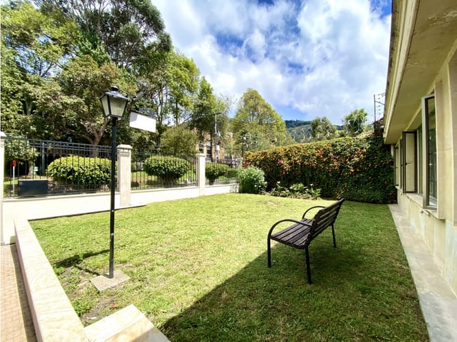Casa en venta en Santa Barbara Alta, Bogotá, 390 m² · foto 3 de 23