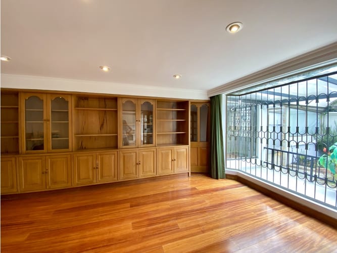 Casa en venta en Santa Barbara Alta, Bogotá, 390 m² · foto 8 de 23