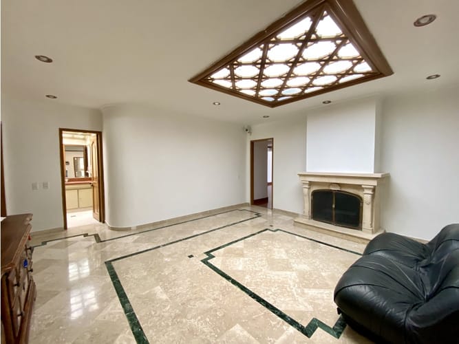 Casa en venta en Santa Barbara Alta, Bogotá, 390 m² · foto 14 de 23