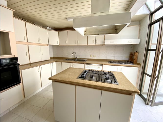 Casa en venta en Santa Barbara Alta, Bogotá, 390 m² · foto 21 de 23