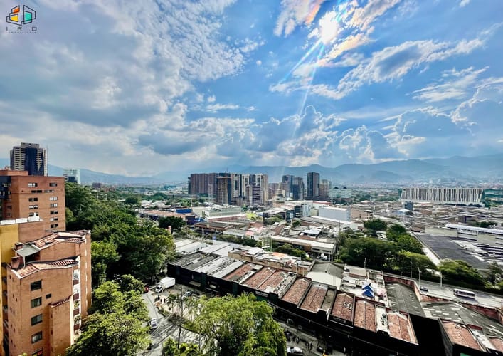Apartamento de 2 alcobas en arriendo en El Poblado, Medellín, 110 m² · foto 2 de 24
