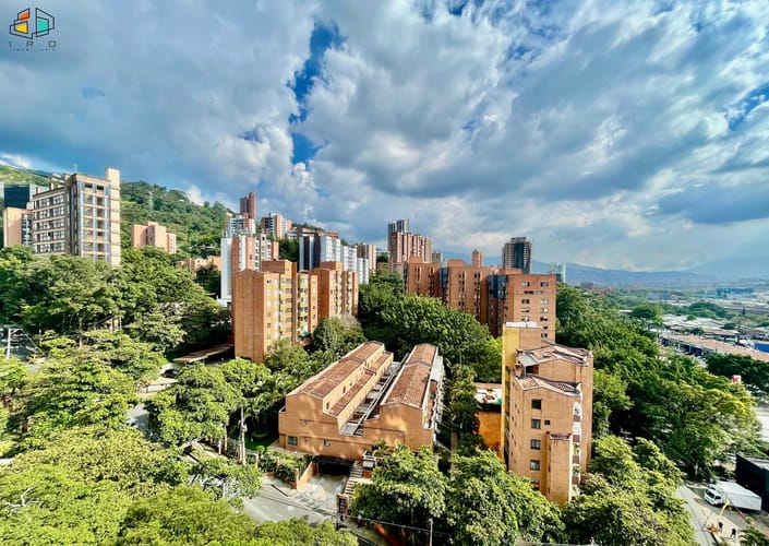 Apartamento de 2 alcobas en arriendo en El Poblado, Medellín, 110 m² · foto 3 de 24