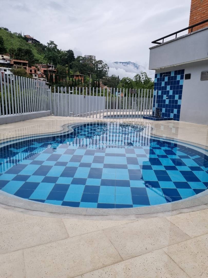 Casa en arriendo en Loma De La Doctora, Sabaneta · foto 2 de 17