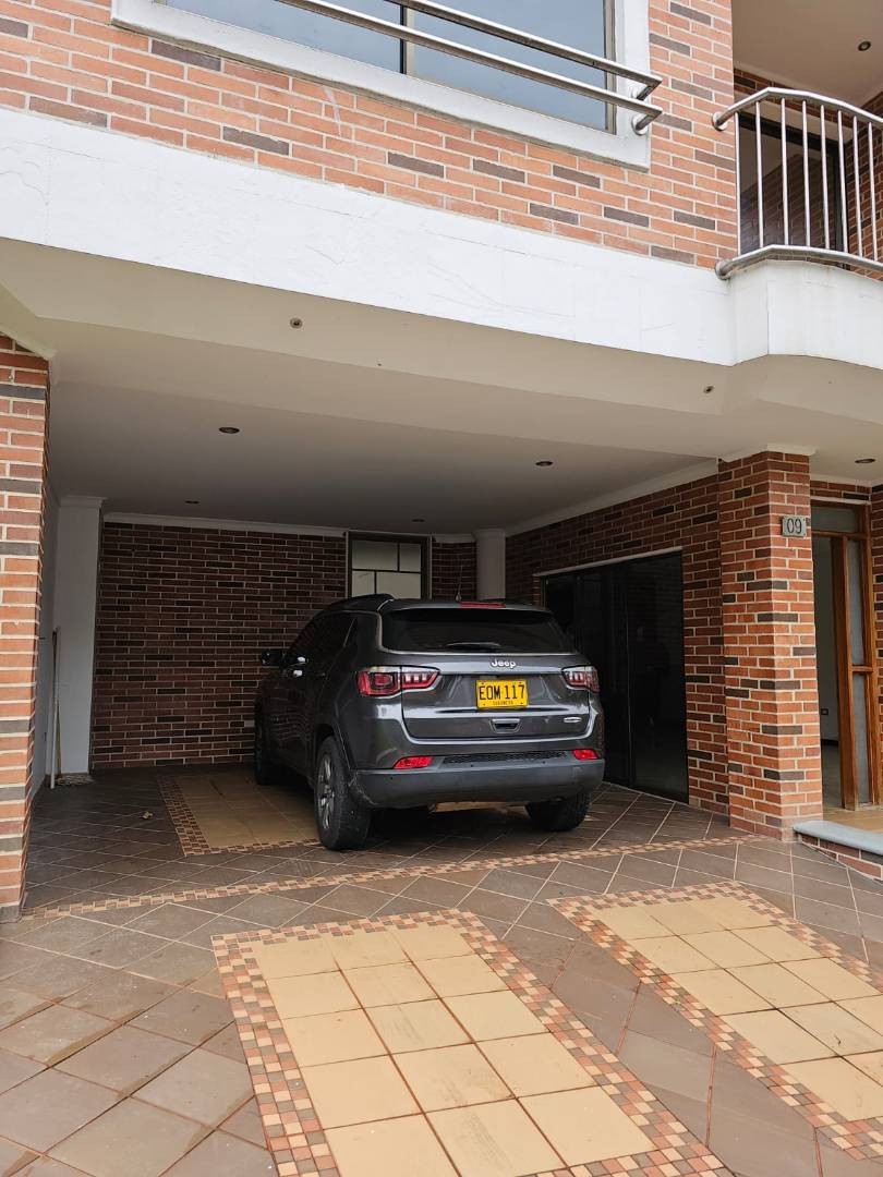 Casa en arriendo en Loma De La Doctora, Sabaneta · foto 3 de 17