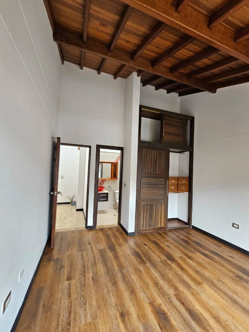 Casa en arriendo en Loma De La Doctora, Sabaneta · foto 7 de 17