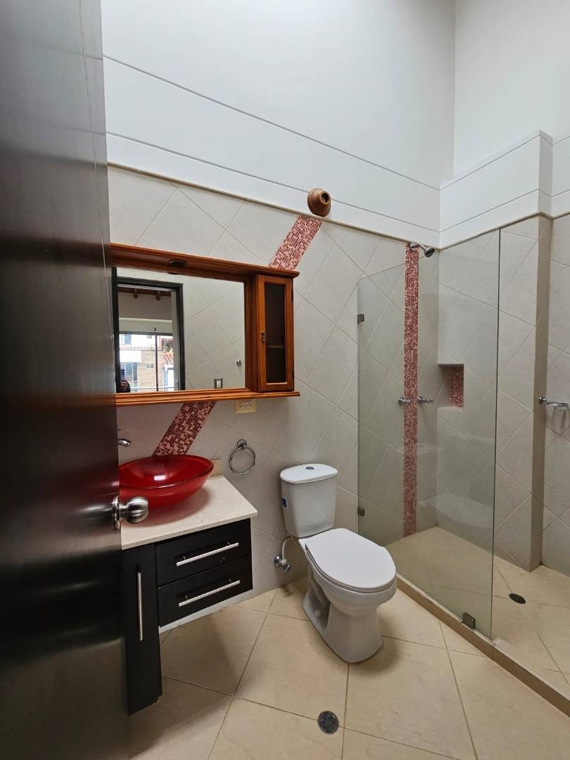 Casa en arriendo en Loma De La Doctora, Sabaneta · foto 8 de 17