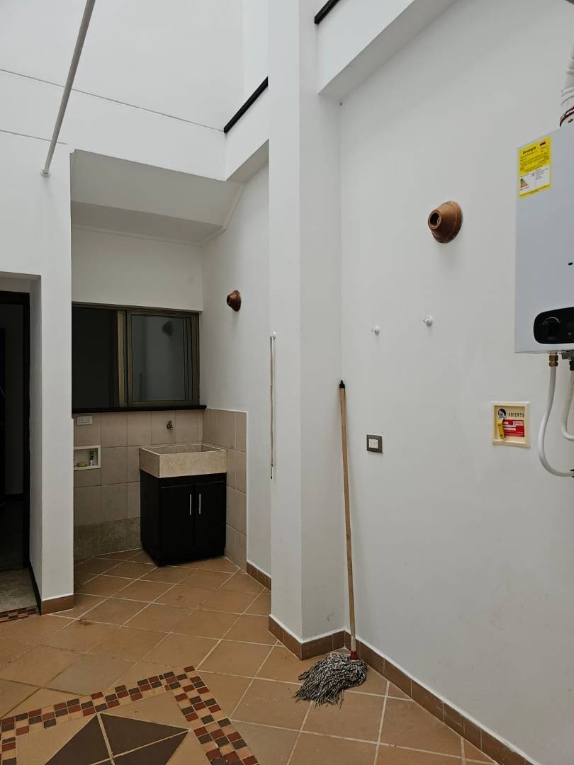 Casa en arriendo en Loma De La Doctora, Sabaneta · foto 10 de 17