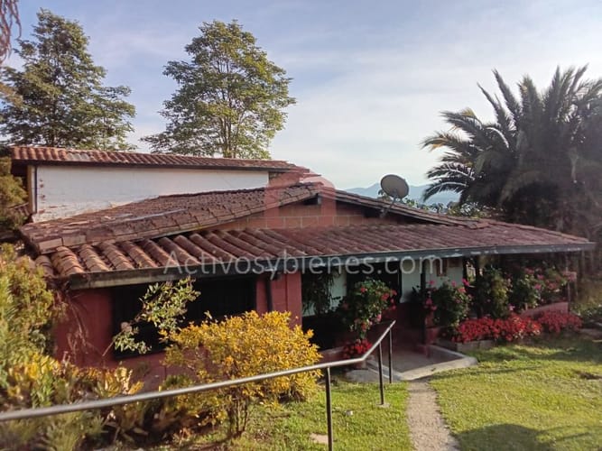 Casa de 5 alcobas en arriendo en La Clara, Guarne · foto 2 de 24