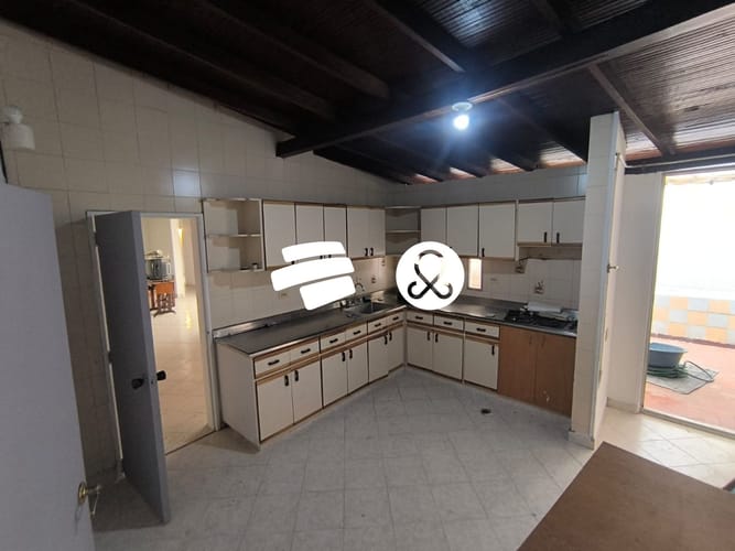 Casa de 6 alcobas en venta en Laureles, Medellín, 237 m² · foto 3 de 24