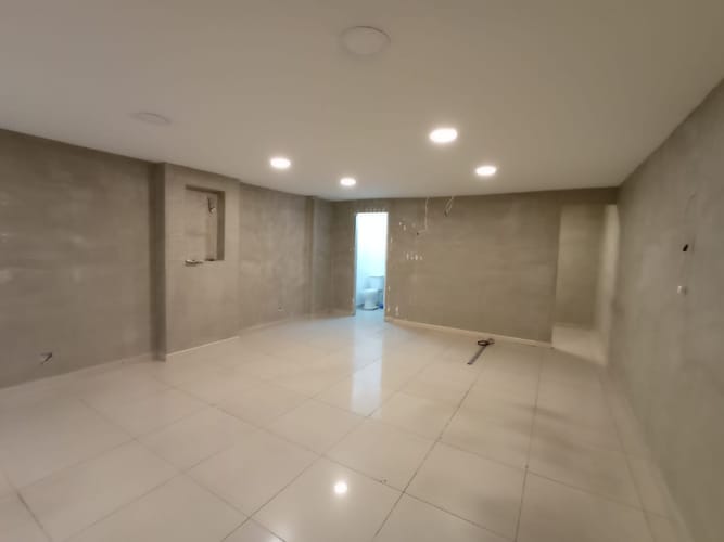 Local en arriendo en La Aguacatala, Medellín, 37 m² · foto 3 de 5