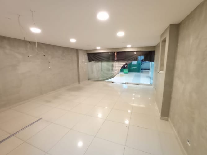Local en arriendo en La Aguacatala, Medellín, 37 m² · foto 4 de 5