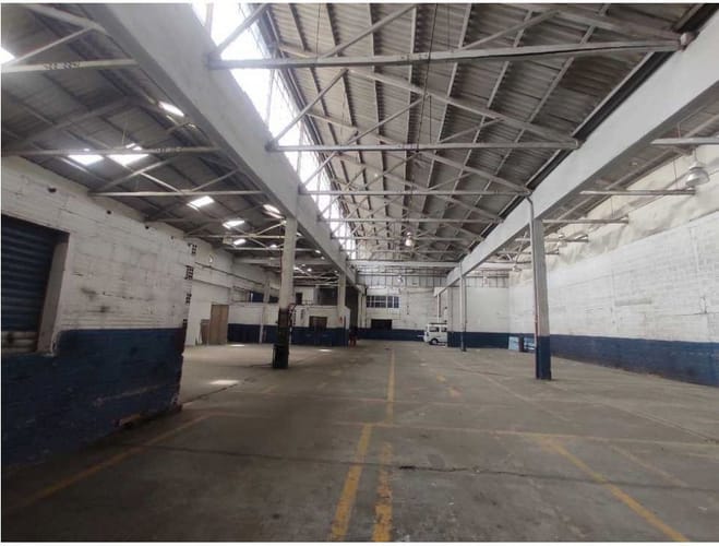 Bodega en arriendo en Perpetuo Socorro, Medellín, 1000 m² · foto 2 de 6