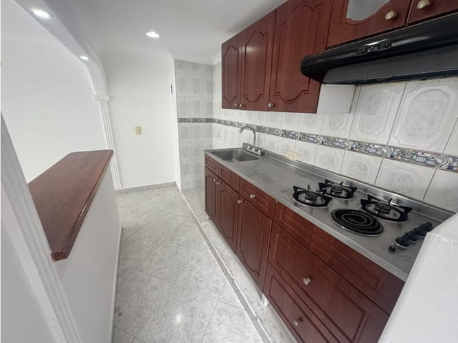 Apartamento de 2 alcobas en arriendo en Campo Alegre, Medellín, 70 m² · foto 2 de 14