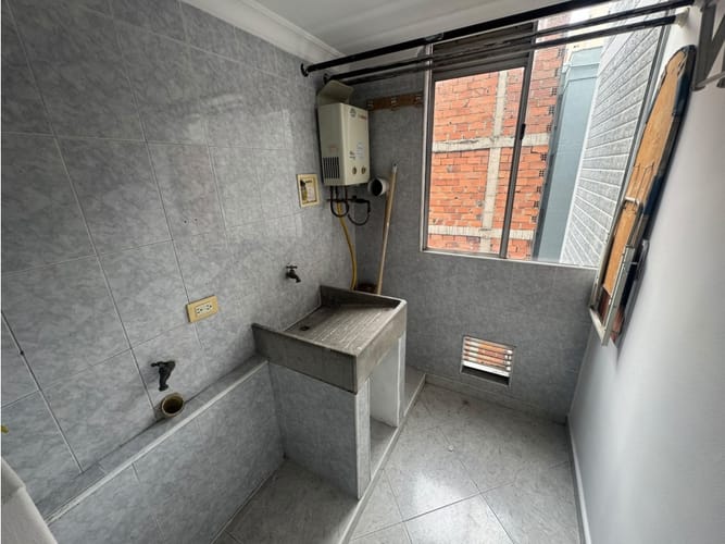 Apartamento de 2 alcobas en arriendo en Campo Alegre, Medellín, 70 m² · foto 3 de 14