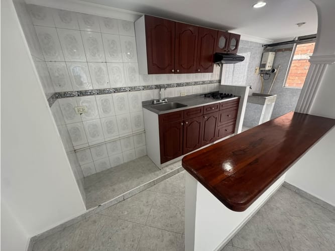 Apartamento de 2 alcobas en arriendo en Campo Alegre, Medellín, 70 m² · foto 7 de 14